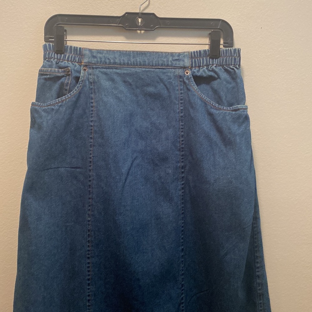 Cathy Daniels Medium Denim long skirt.